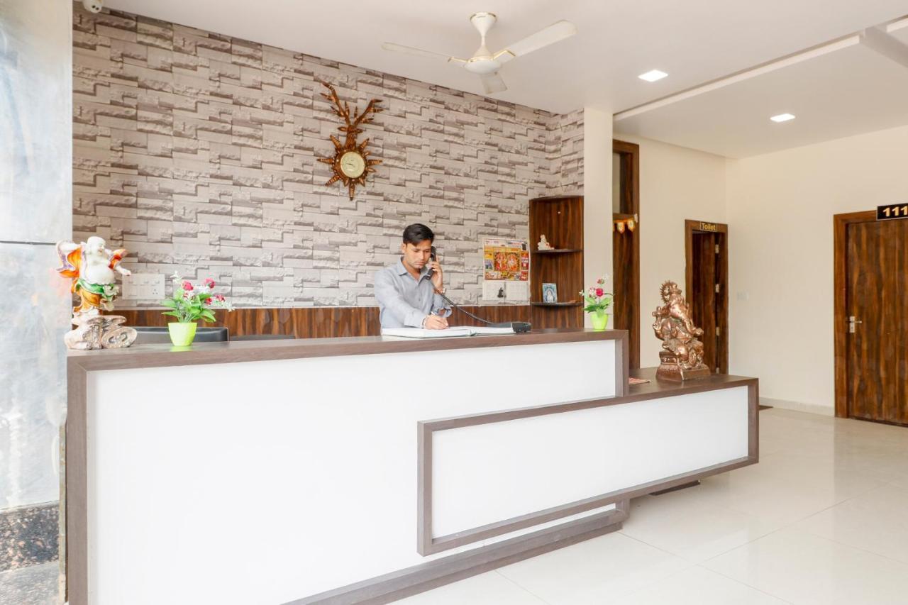 Capital O 63158 Hotel Om Sai Ram Chhatarpur Zewnętrze zdjęcie